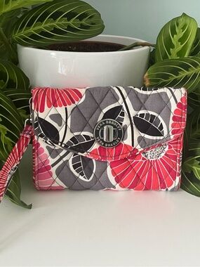 Vera Bradley Vintage “Cheery Blossoms”Wallet Wristlet